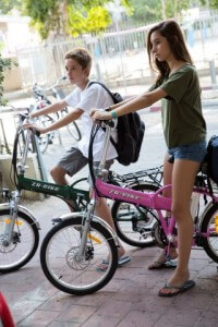 אופניים חשמליות ורודות תוצרת zr-bike